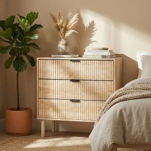 HOMCOM Bedroom Chest of Drawers, 3 Drawer Dresser with Fluted Panels and Solid Wood Legs, Storage Cabinet for Living Room, Oak - Image 9